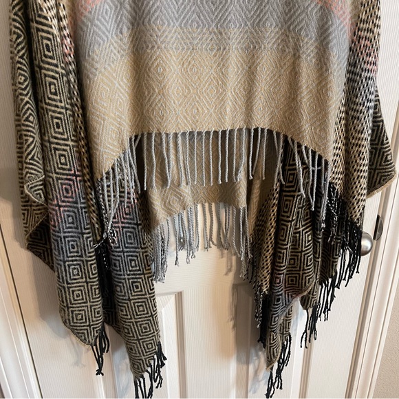 BCBG Poncho - Picture 6 of 8